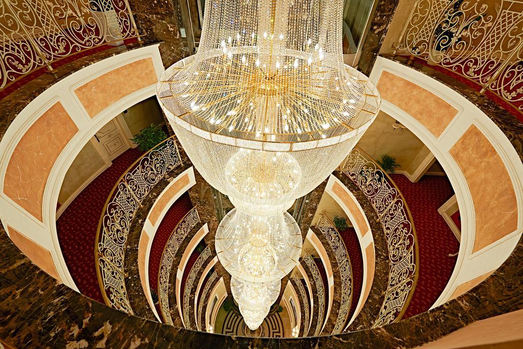 Boutique Hotel Buta Minsk Buitenkant foto The staircase