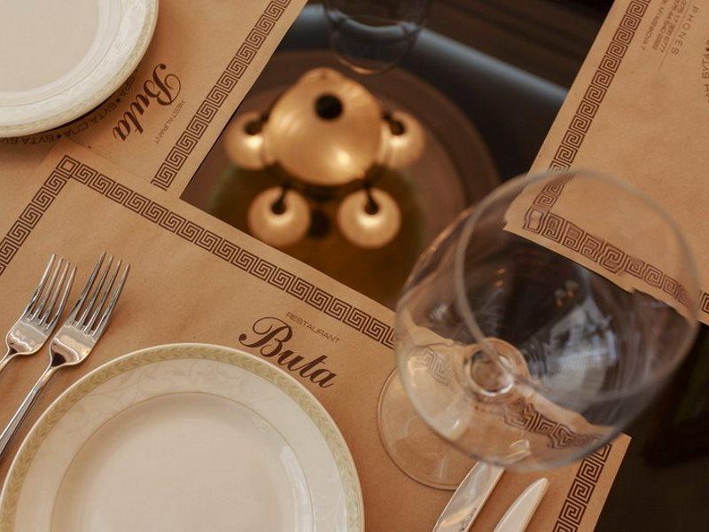 Boutique Hotel Buta Minsk Buitenkant foto A table at Bulà