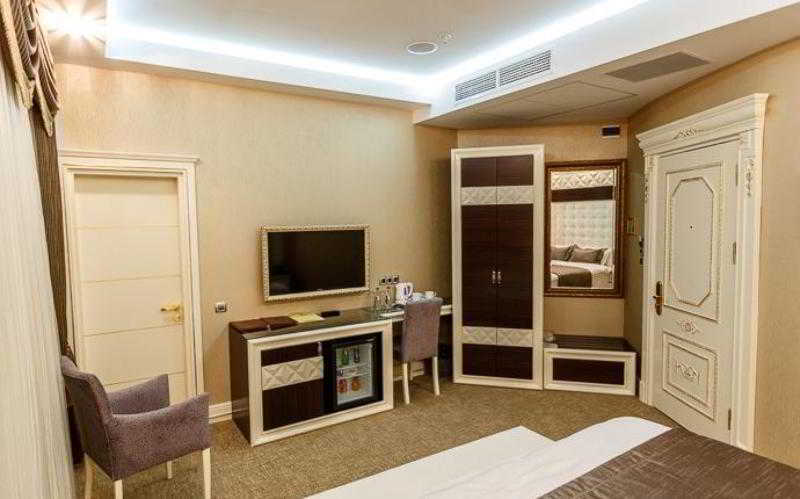 Boutique Hotel Buta Minsk Buitenkant foto A room at the hotel