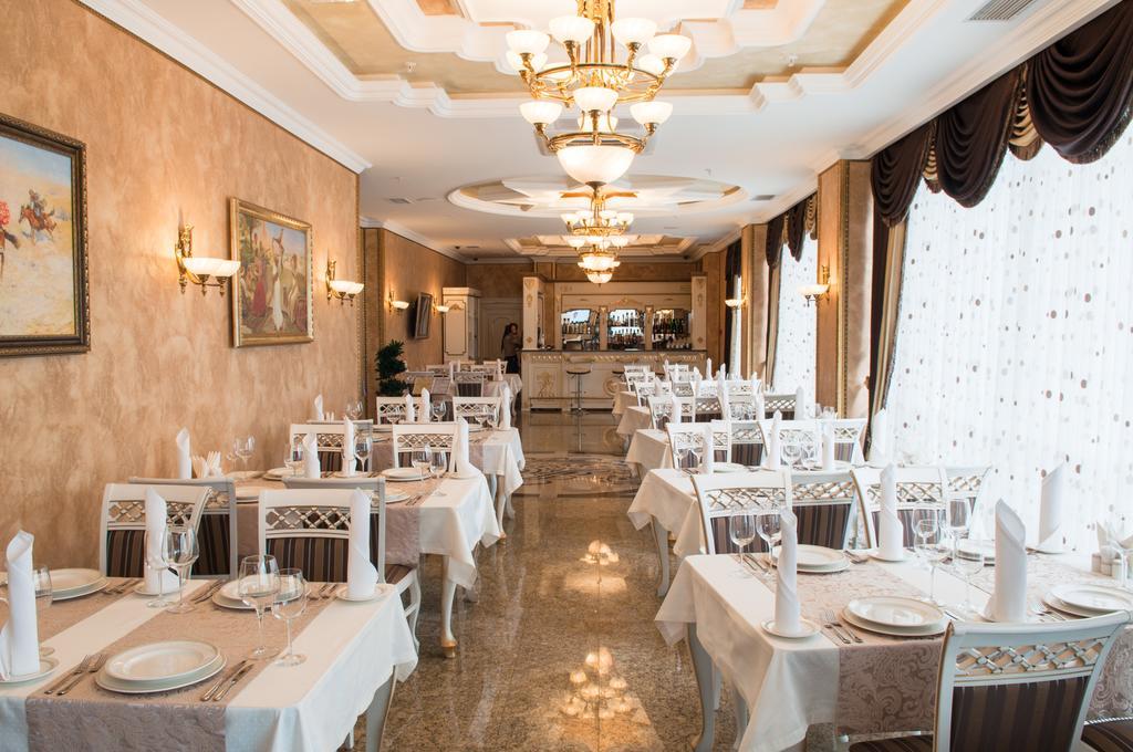 Boutique Hotel Buta Minsk Buitenkant foto Restaurant