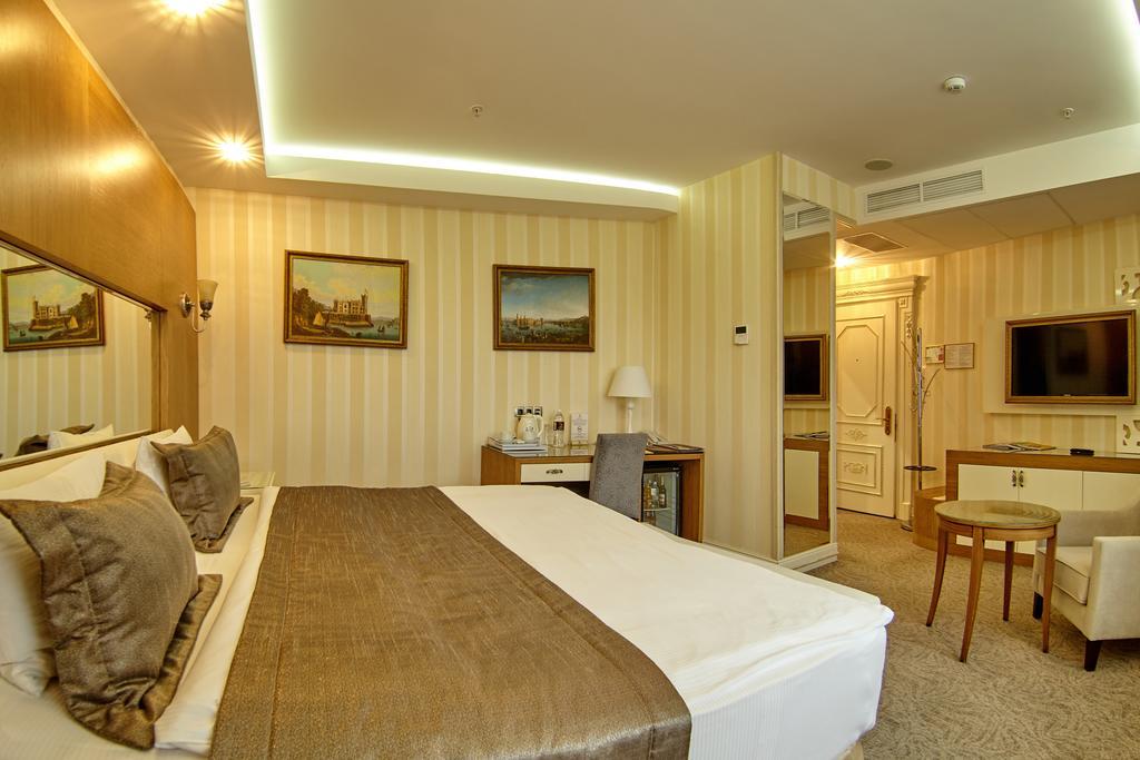 Boutique Hotel Buta Minsk Buitenkant foto A room at the hotel