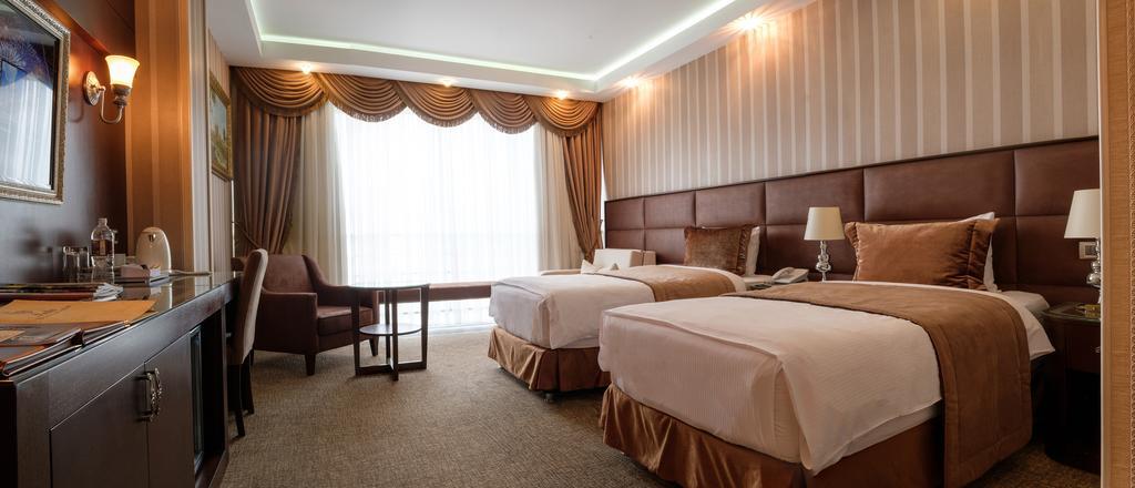 Boutique Hotel Buta Minsk Buitenkant foto A room at the hotel
