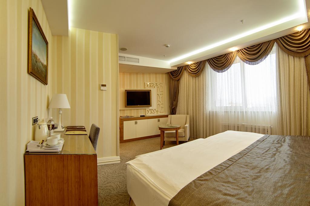 Boutique Hotel Buta Minsk Buitenkant foto A room at the hotel