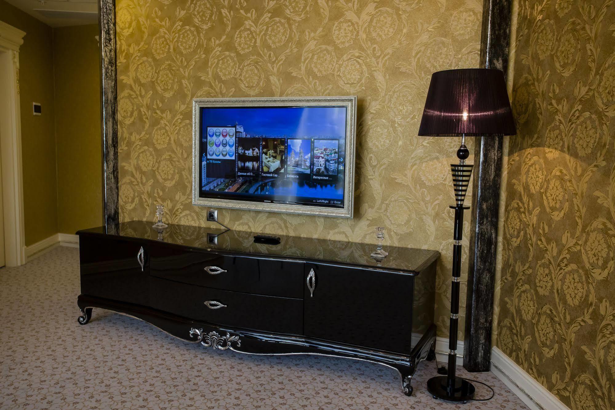 Boutique Hotel Buta Minsk Buitenkant foto A flat-screen television