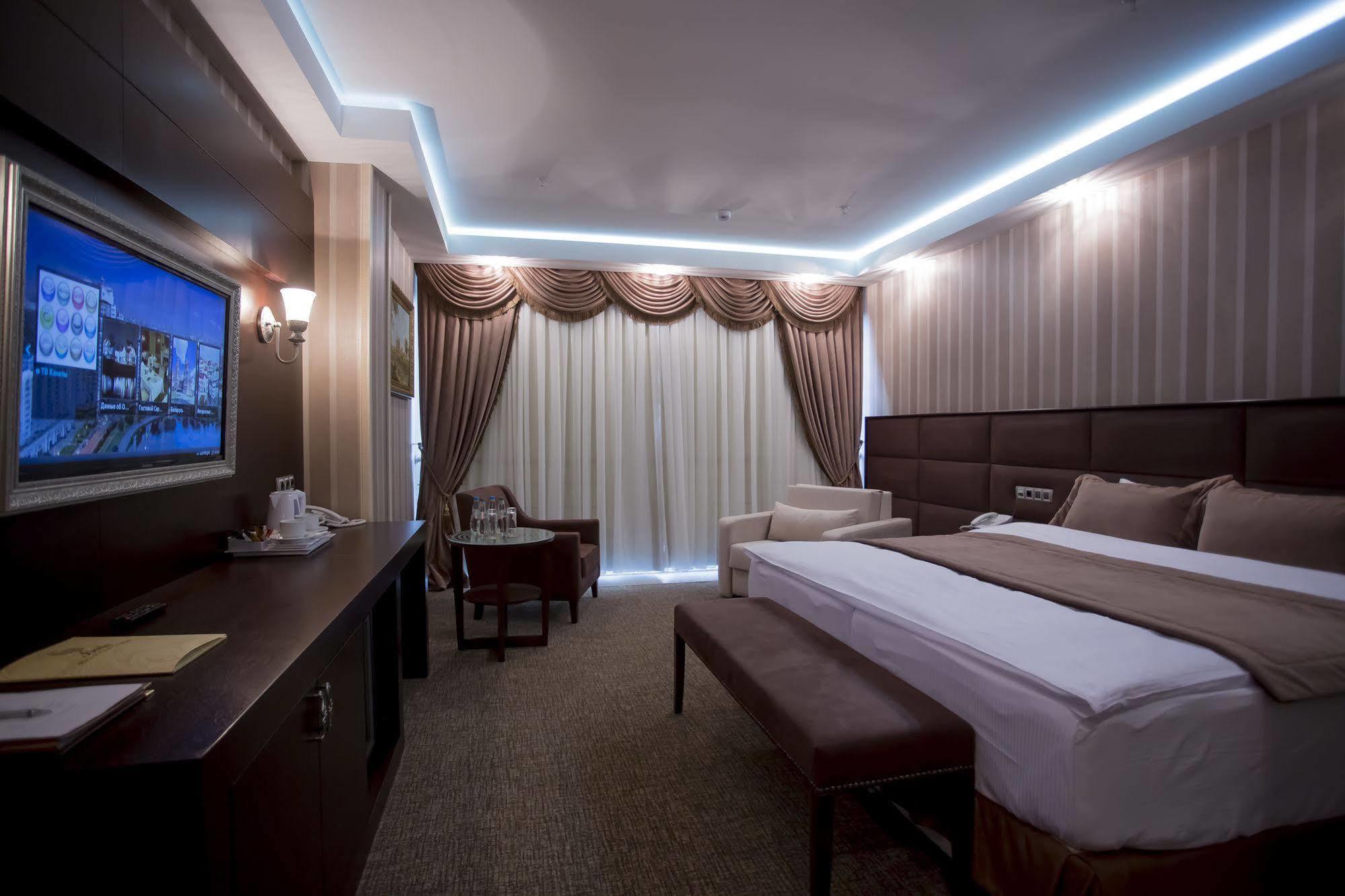 Boutique Hotel Buta Minsk Buitenkant foto A room at the hotel