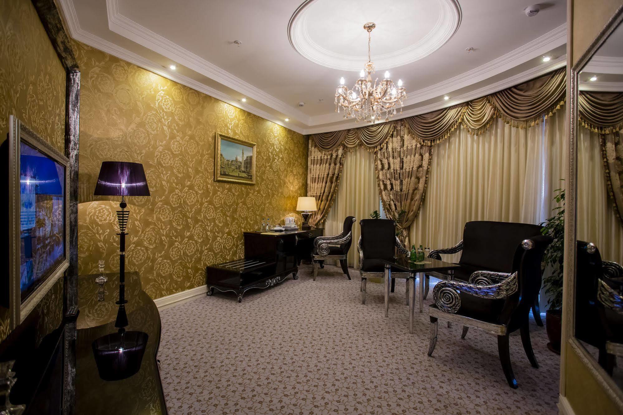 Boutique Hotel Buta Minsk Buitenkant foto Office of the Prime Minister